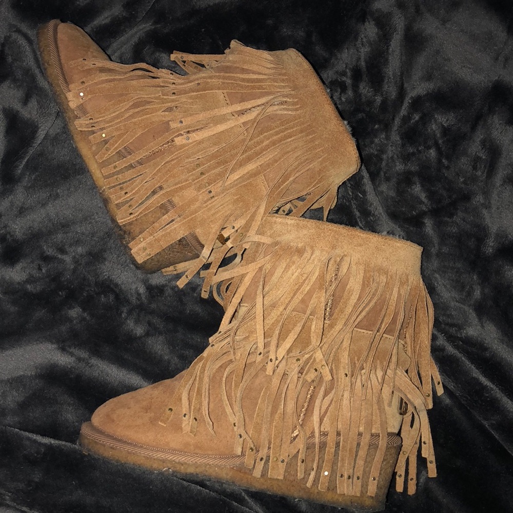 KOOLABURRA wedge camel tan fringe booties sz6